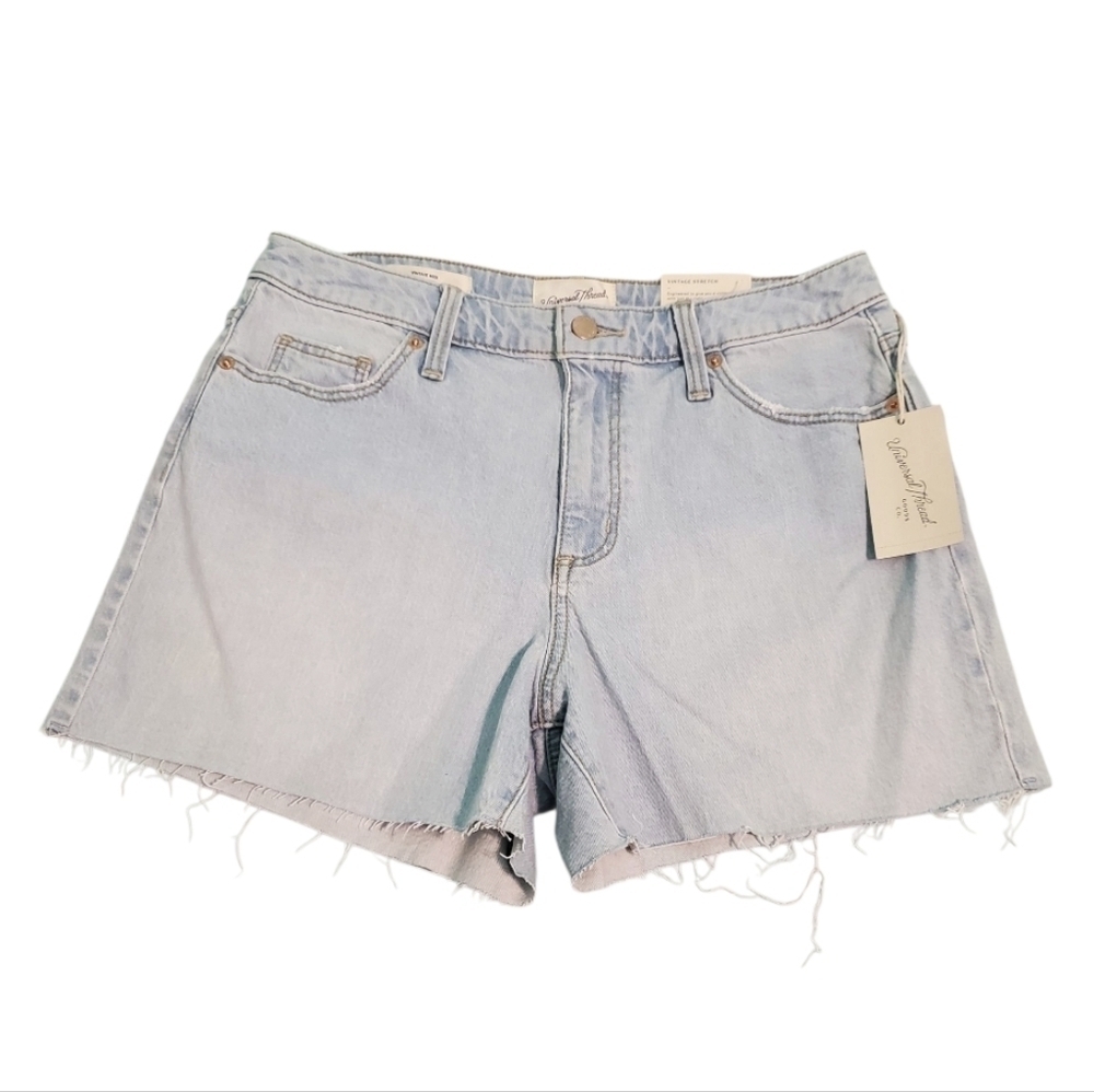 NWT Universal Thread Vintage Midi Light Blue Denim Shorts 6/28R